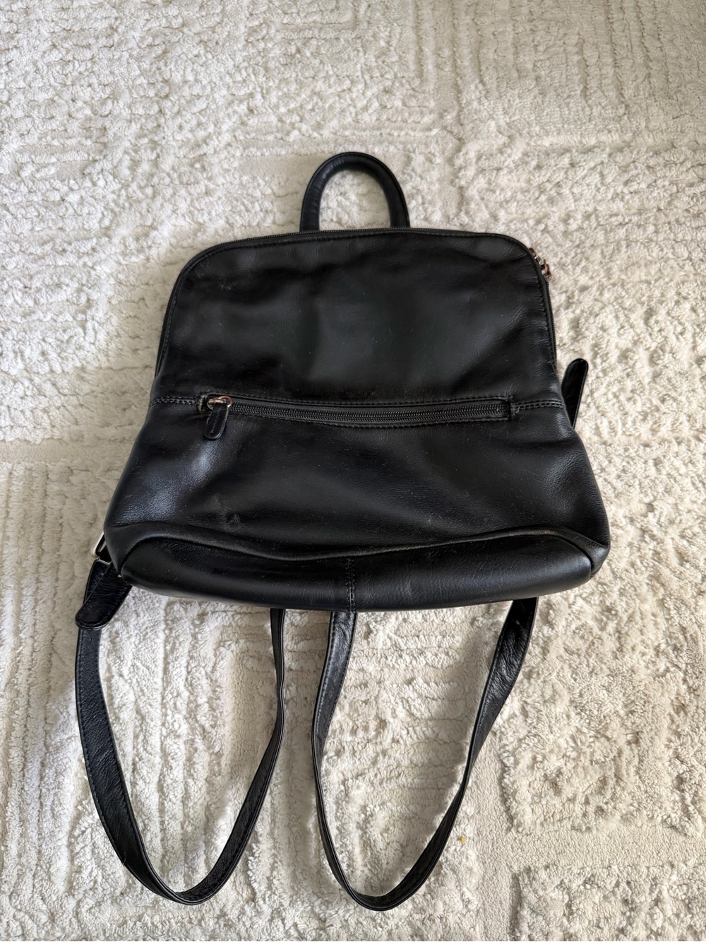 Ili New York Classic Black Leather Women's Backpack
